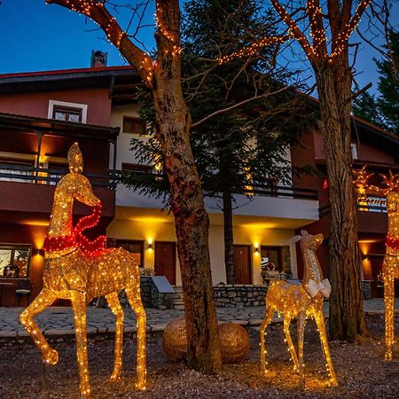Mz Reindeer Hotell Kalívia Exteriör bild