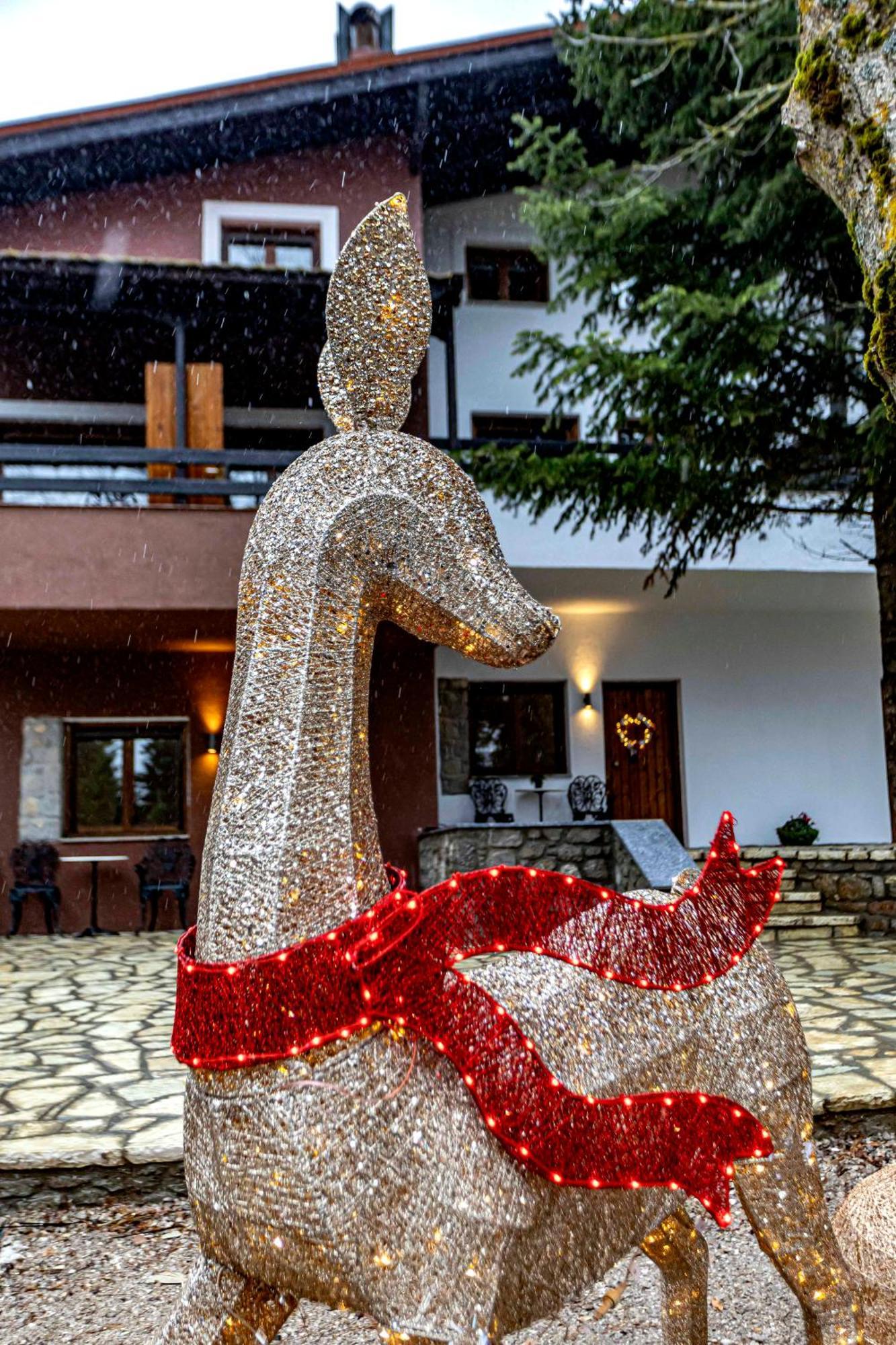 Mz Reindeer Hotell Kalívia Exteriör bild