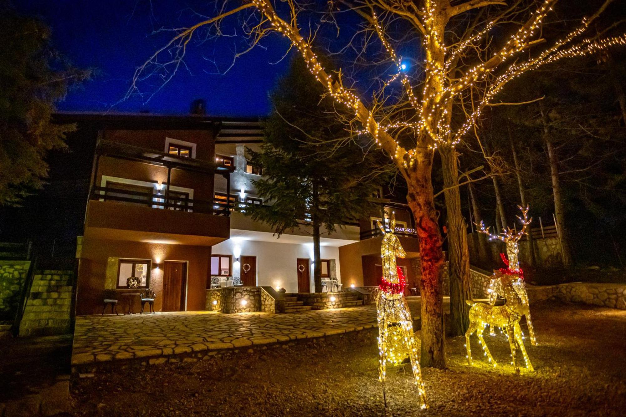 Mz Reindeer Hotell Kalívia Exteriör bild